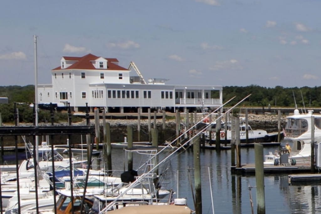 Fisherman's View Restaurant- One of four restaurants within walking distance.