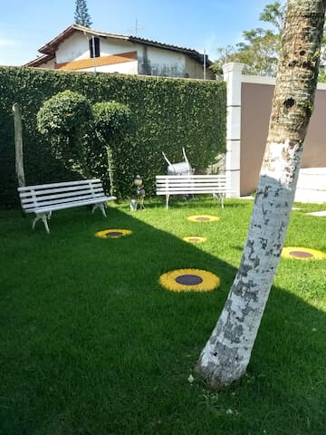 Entire home with 3 bedrooms in Guarujá - Casa próxima a praia com piscina e churrasqueira.