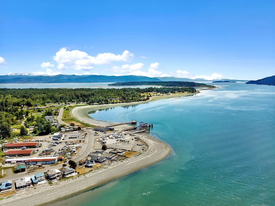 Charming Lummi Bay Waterfront Beach House