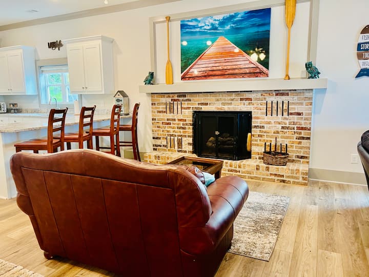 Guidos Home, Lake & Mtn Views, Sleeps 4 (A) - Chatuge Lake