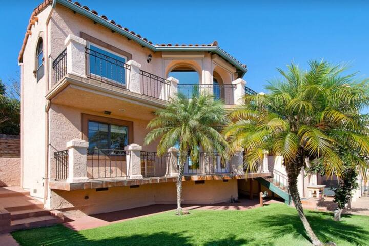 ☆🏘 Breathtaking 180º Views 🏝Hot Tub🏝 5☆ Reviews gallery image 3