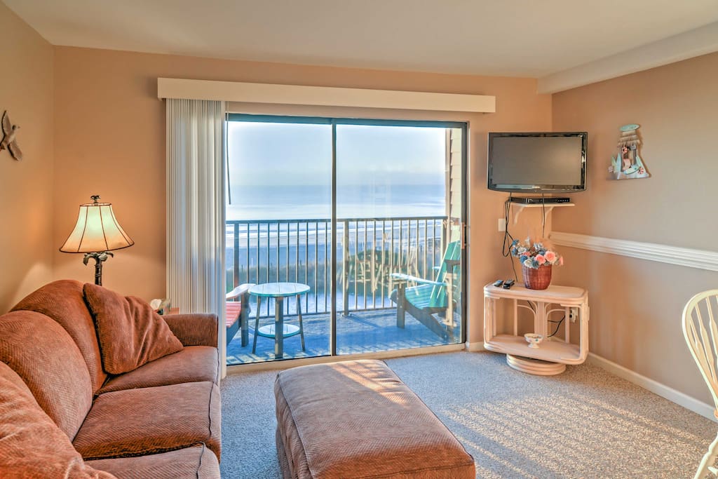 After a fun day at the beach, come home to relax in the living room with your companions.