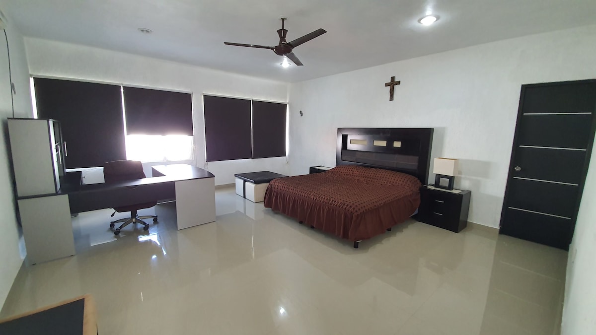 Upstairs bedroom 2 /working area