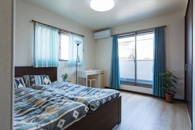 卧室A，大床1米5宽，2米长。第五位会增加单人床一张。