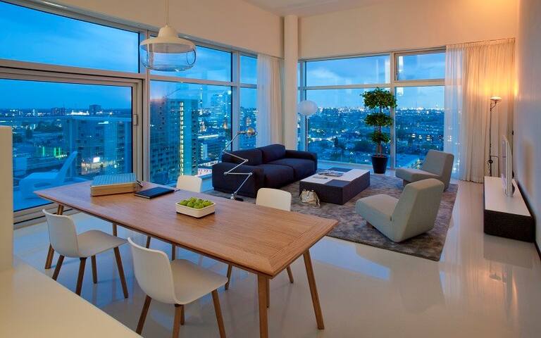 Urban Large Penthouse. Age 21+ only! gallery image 5