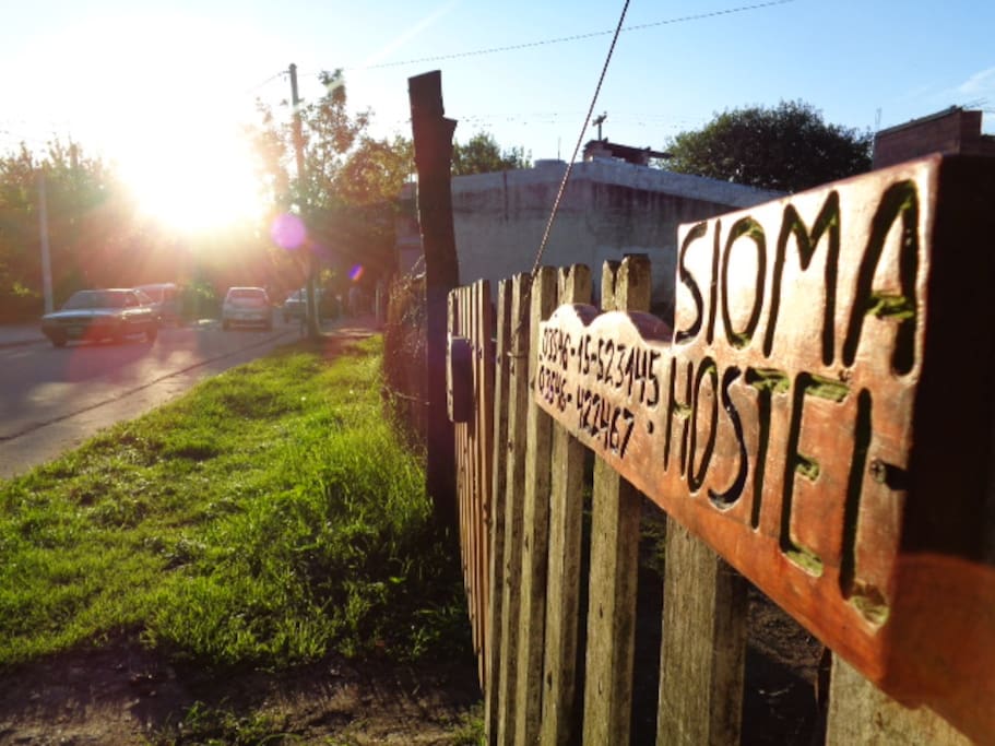 Acceso con vehículo, A Departamento SONRISA, y Hostel Sioma