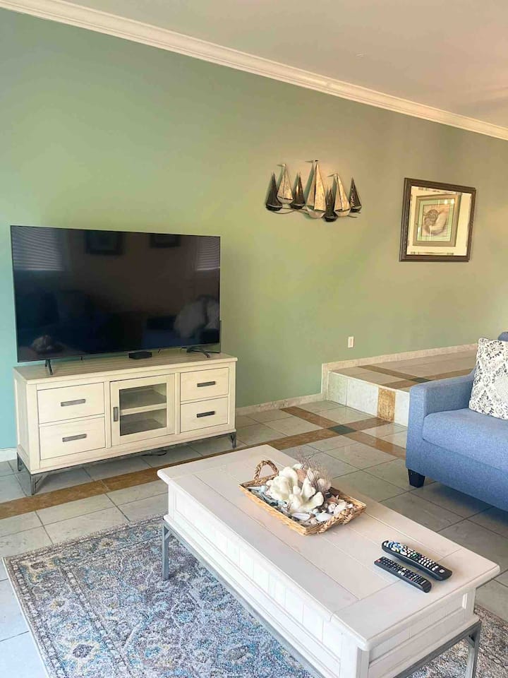 Waterfront Italian Inspired Tropical Escape - Freeport