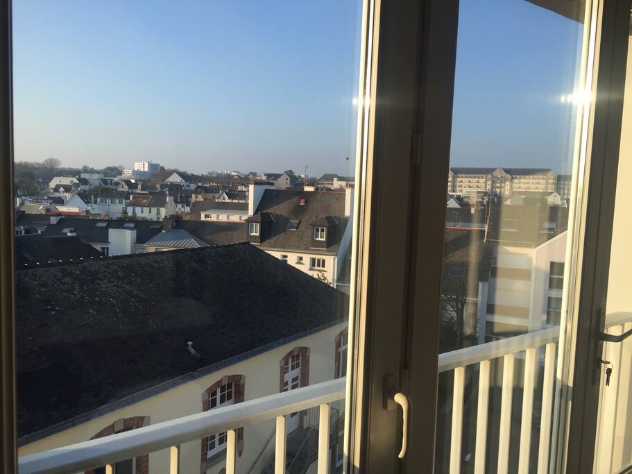 Vue des baies vitrées de la salle