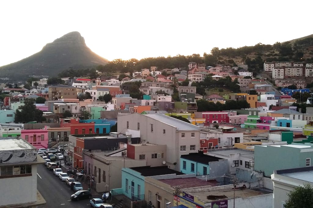 Walking distance to historic and touristy Bokaap and Bree street with cool bars and cafes