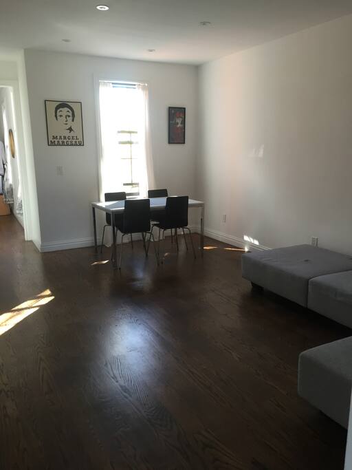Living room/dining area