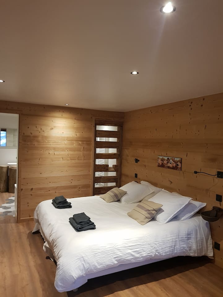 Ოთახი პირველ სართულზე 
