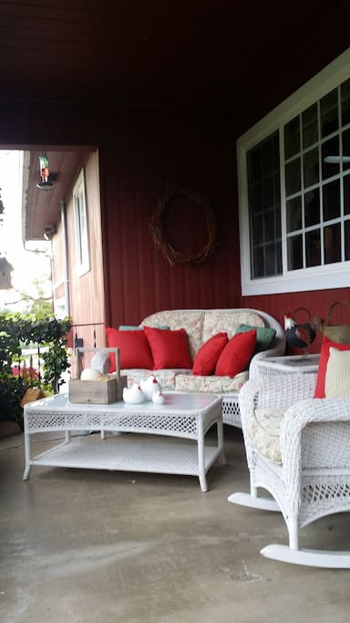 Front porch...Great for relaxing & chatting