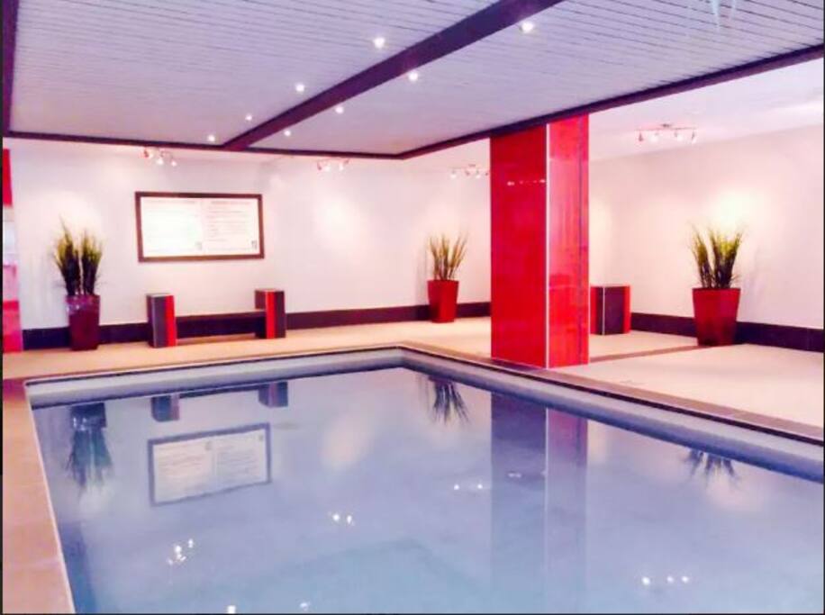 Piscine intérieur dans la résidence