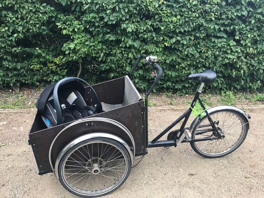 A perfect opportunity to get around! One of 5 available bikes (3 adults, 2 kids 8-12 and this Christiania bike)