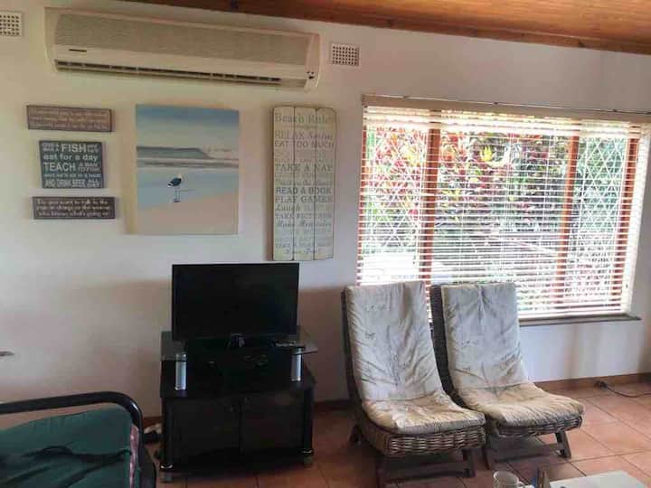 Leisure Place- 3 Bedroom Beach House With Jacuzzi - Port Edward