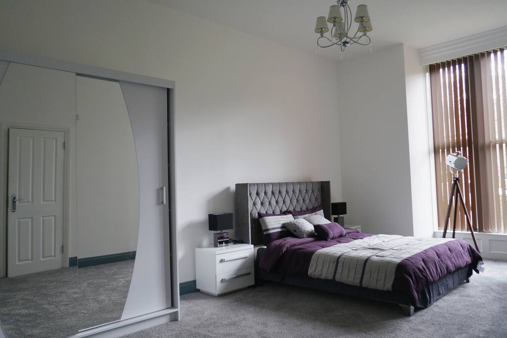 Deluxe King Size Bedroom Rm7