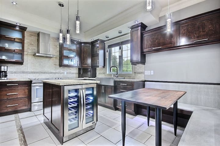 Luxury House Summer Pool & Spa Close to Old Quebec gallery image 5