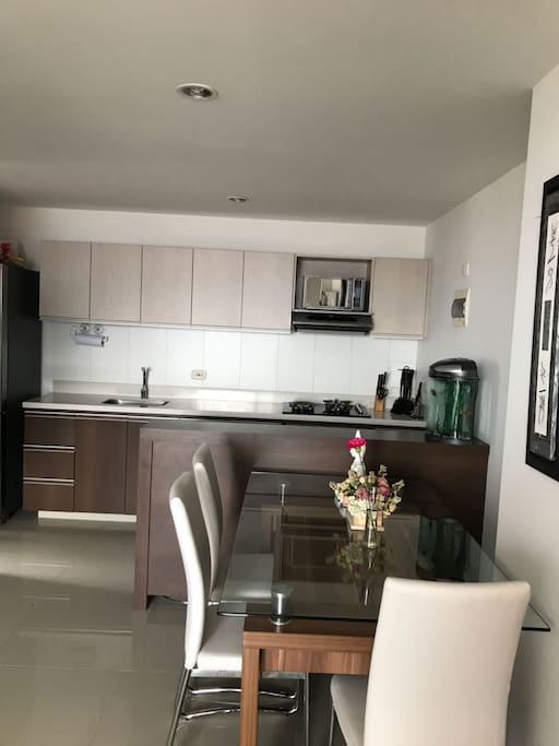 Comedor 6 puestos cocina con microondas nevecom y lavadora