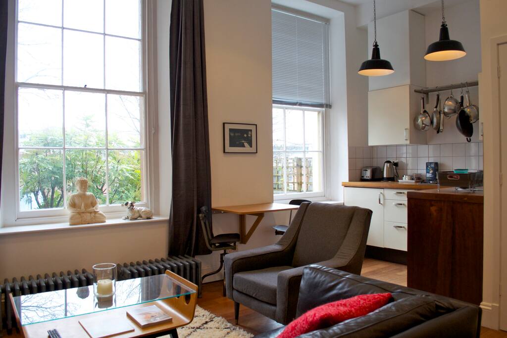 Living/kitchen area- photo 2