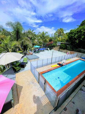 Ultimate Family Retreat: Theater, HotTub & Arcade!