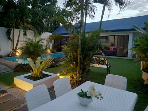 Private Villa with 5ft Pool and Garden!