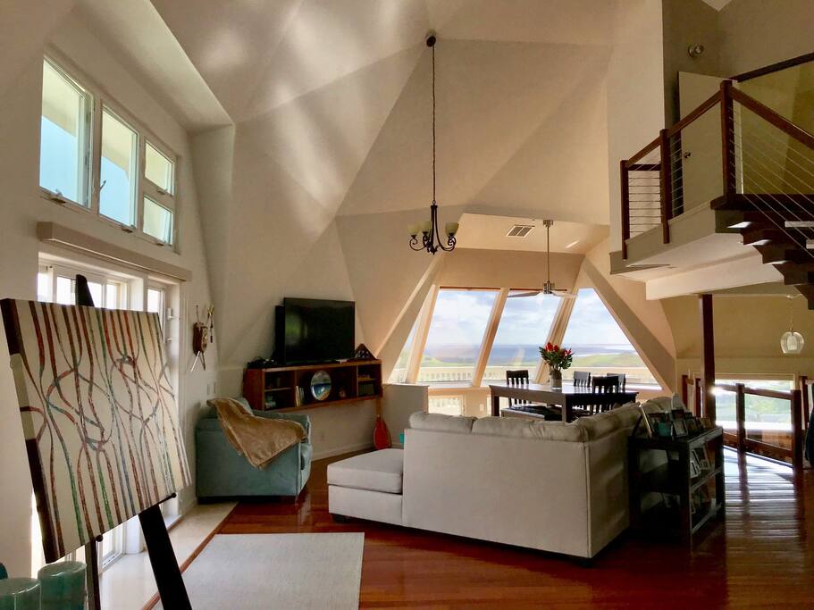 Enjoy the spacious open concept living space, large screen TV and warp around lani.