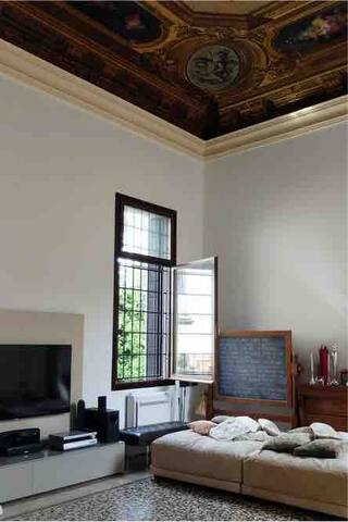 Charming Palazzo Mocenigo in the heart of Venice gallery image 2