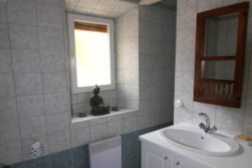 Salle de douche et WC