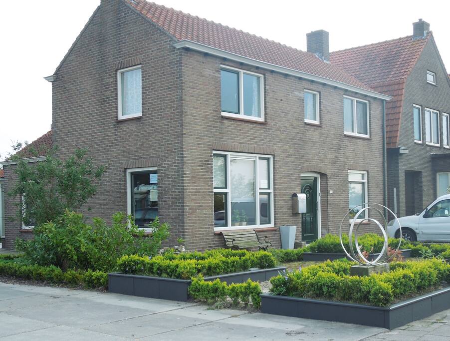 De woning aan de voorzijde