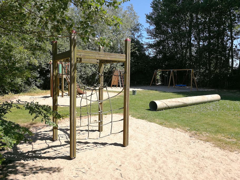Speeltoestellen ect. op het park