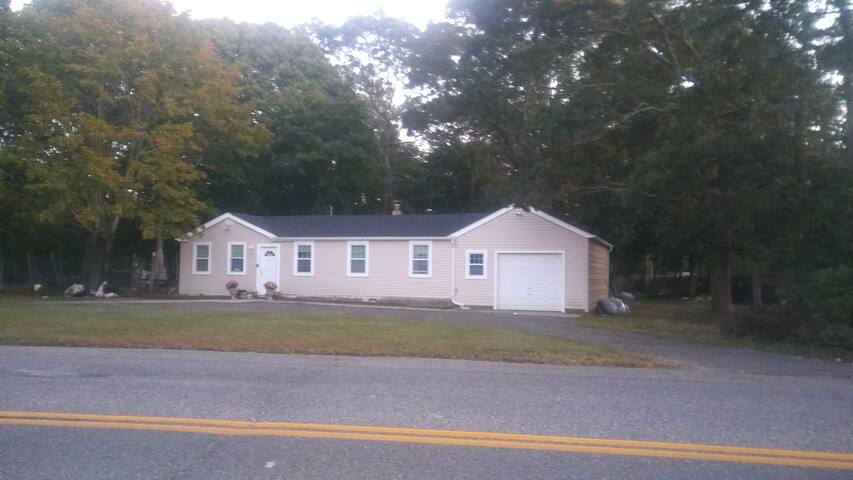 Whole House in Shirley LI, close to everything!