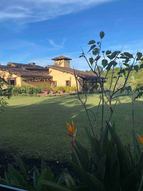 Successful Airbnb property: Country estate in Llanogrande, eastern Antioquia. in Rionegro