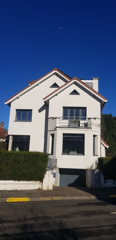 Large house, 5 bedrooms, 200 m from the metro