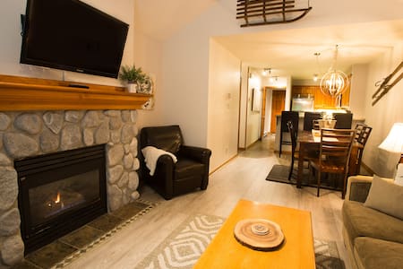Escape the City w Tranquil 2 bdrm/hot tub Getaway!