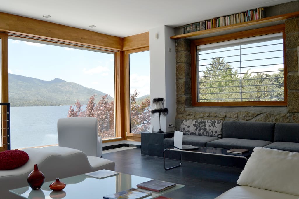 Salón común con chimenea