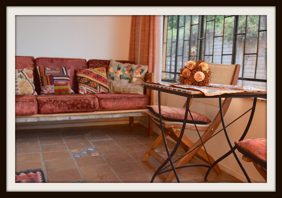 Entrance/lounge with comfortable couch.