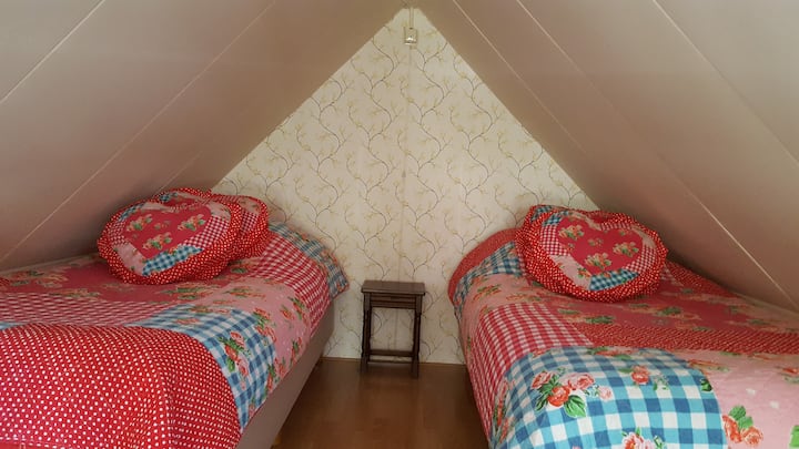 Las dos camas para 1 persona en el loft