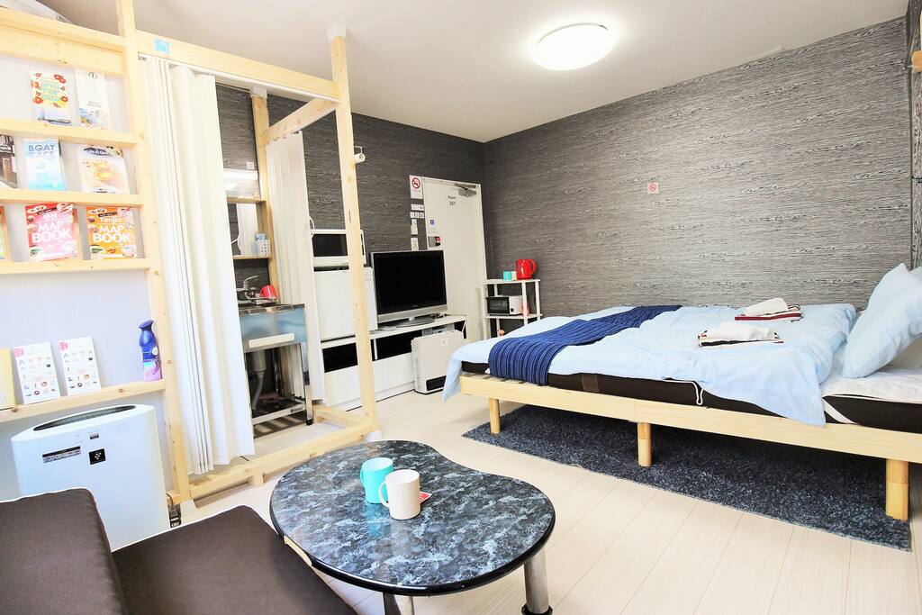 singlebed×2、sofabed×1、FUTON×1 Small table,air conditioner、