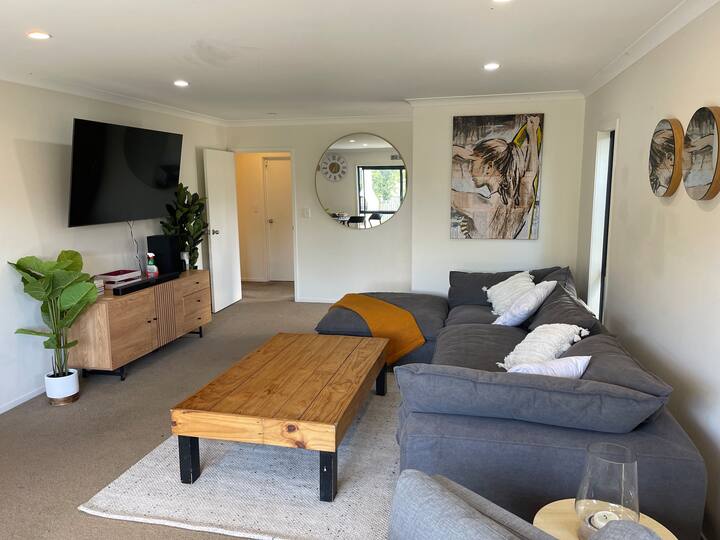 Entertainers - Spa -Couples, Families & Groups - Mangawhai Heads