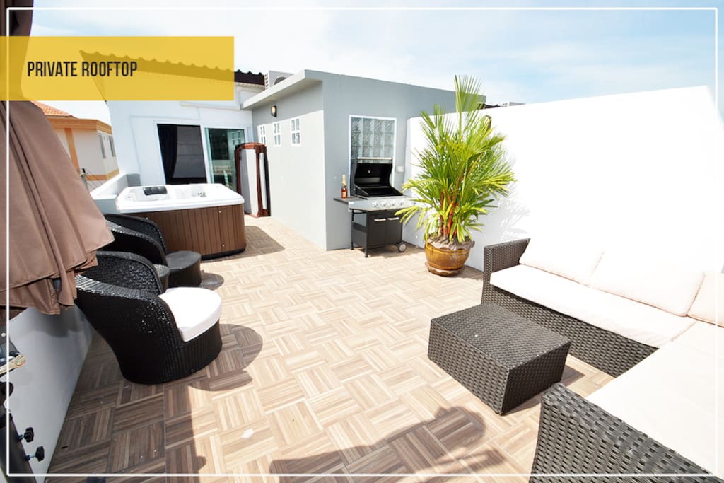 Rooftop jacuzzi
sitting area
BBQ
Lounge