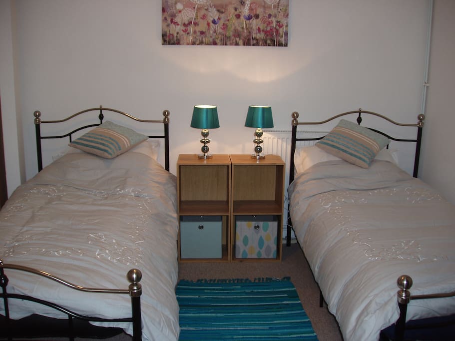 Basement Twin Bedroom with Ensuite Half Bathroom