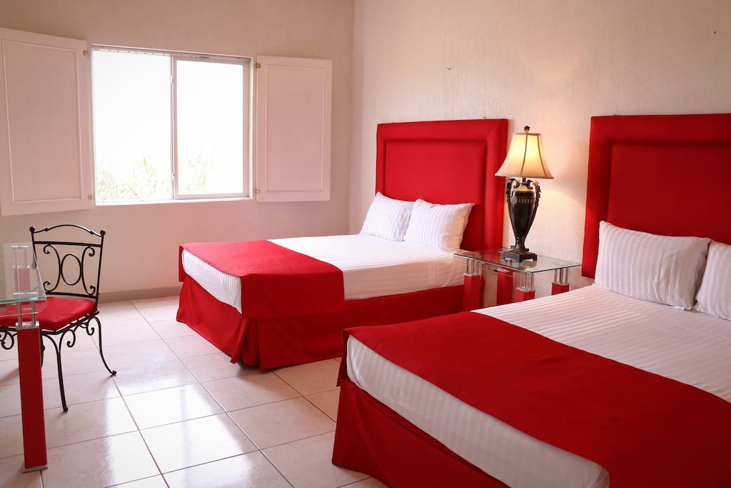 cuarto con 2 camas matromoniales