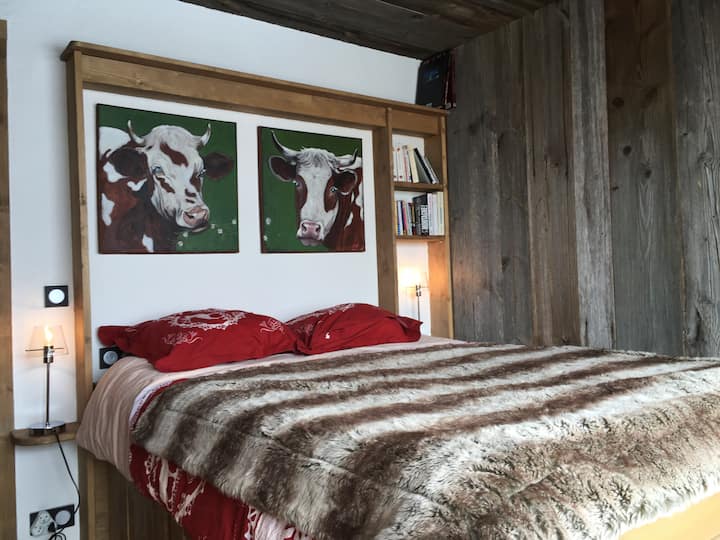 Ch 1 เตียงสำหรับผู้ปกครอง 140 x 200 ซม.
วิวระเบียงและหมู่บ้าน