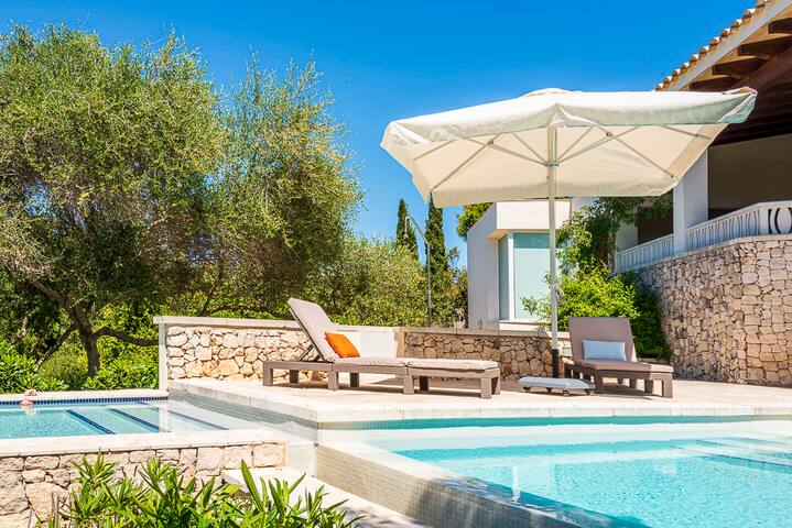 House ample and luminous, swimming pools gallery image 5