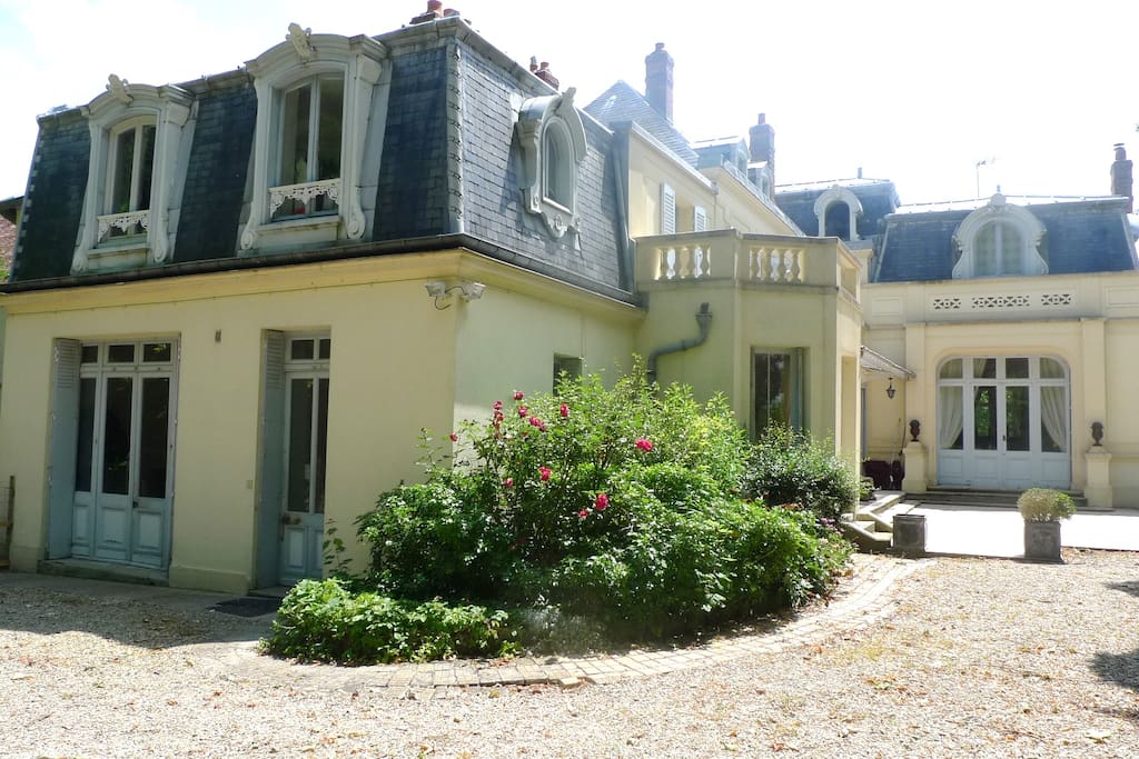 Maison type Haussmanien Second Empire de 450 m² avec piscine, parc étang et éoliennes