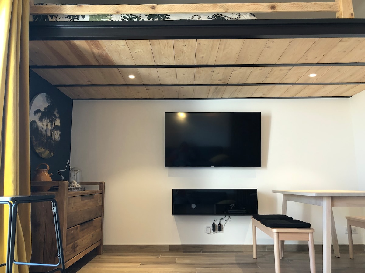 Top Airbnb: Quiet studio in the heart of a medieval village. in Grimaud