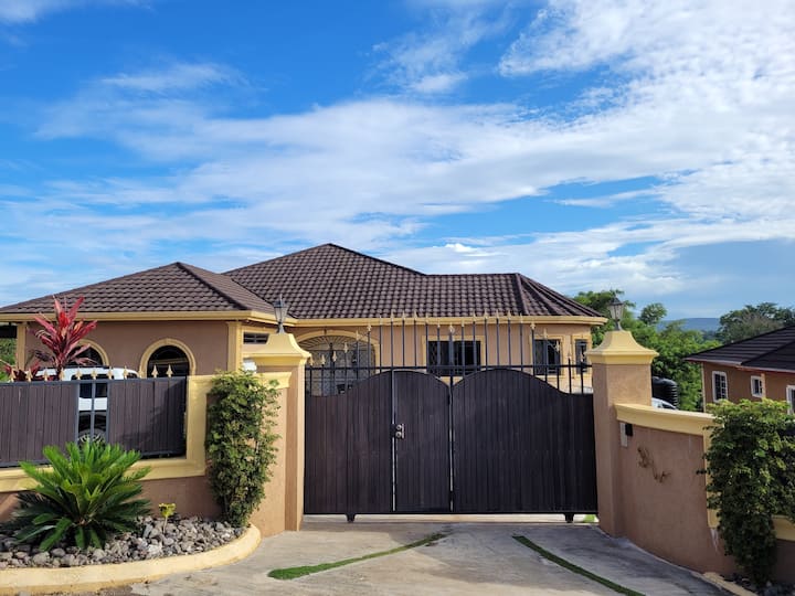 NainMiesięczne i dłuższe pobyty w umeblowanych domach Airbnb