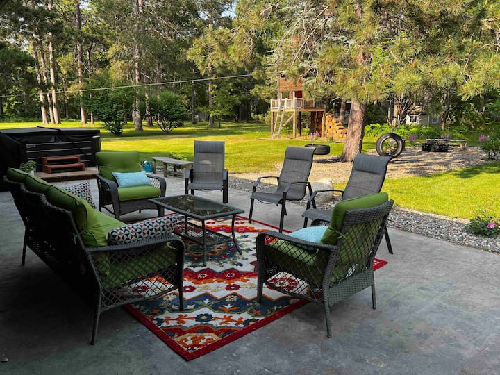 Nisswa Hideaway• Downtown• Perfect for 2 families!