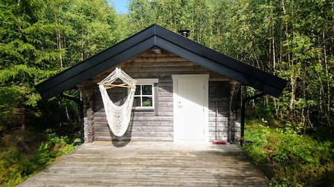 Log cabin in the forest 100 meters to lake own boat