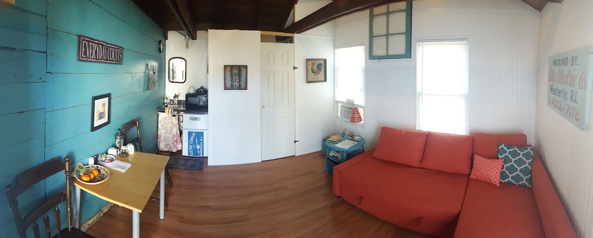 In-town tiny house, fresh studio, entire apartment